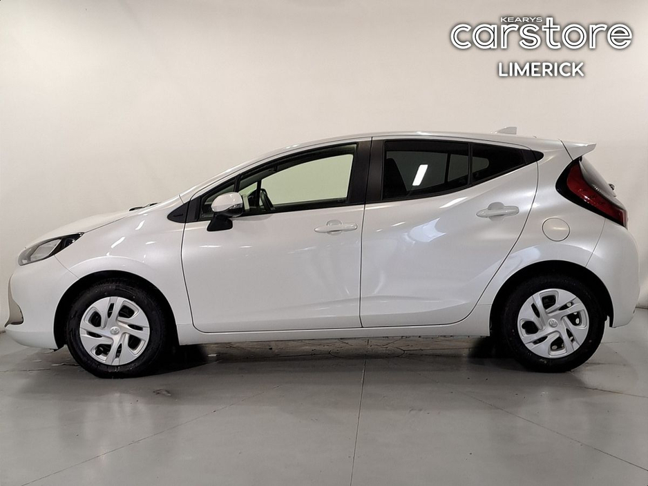 2021 Toyota Aqua - image 6