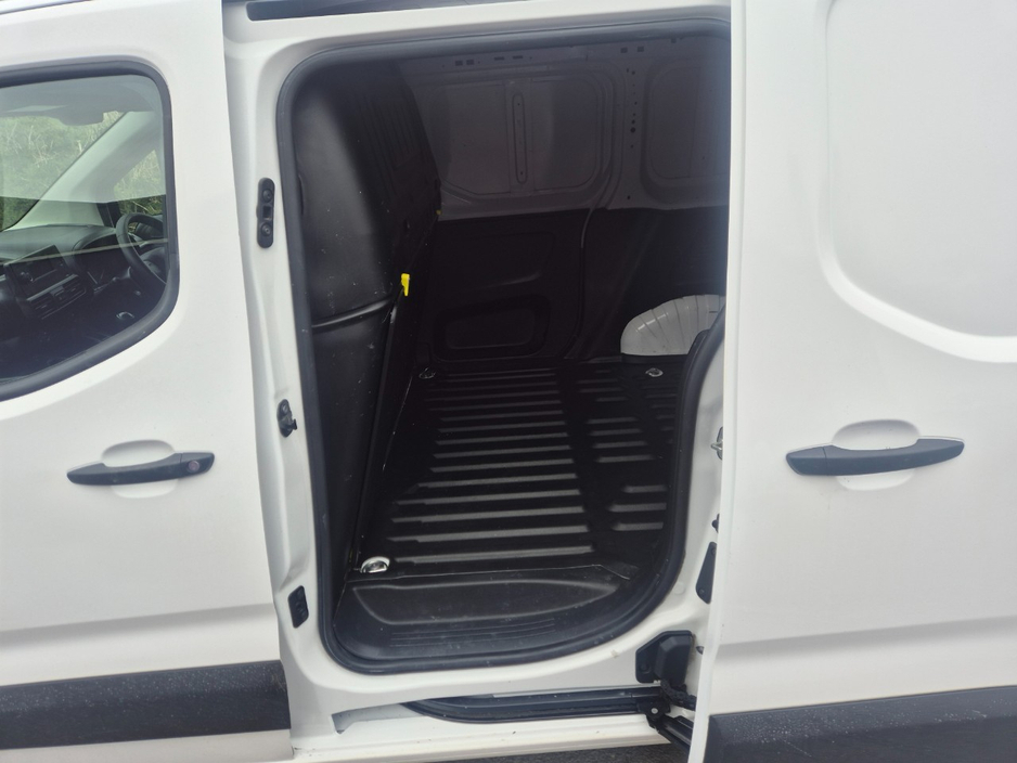 2021 Toyota Proace - image 8