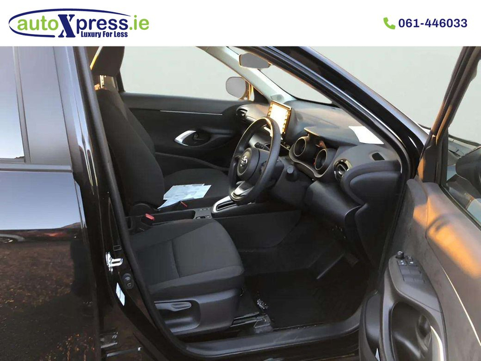 2022 Toyota Yaris Cross 1.5 HYBRID G Only 7000 Miles €26,995