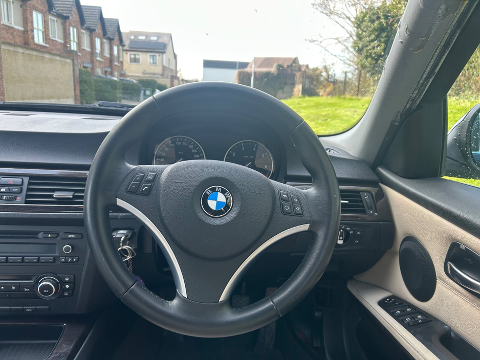 2011 BMW 3 Series - image 16