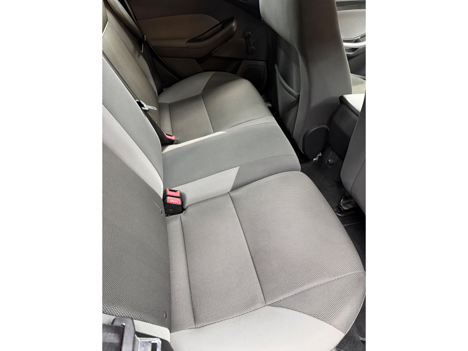 2013 Ford Focus - image 8