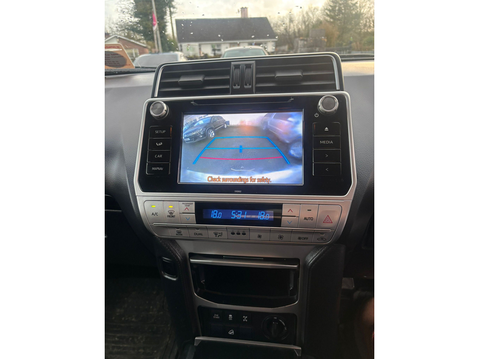 2018 Toyota Landcruiser - image 10