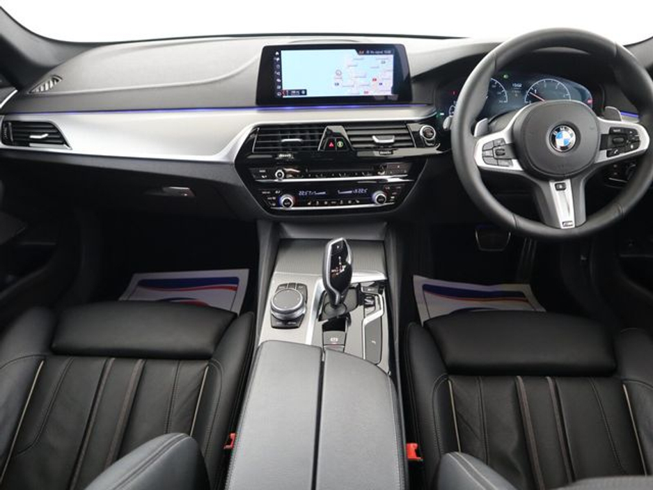 2019 BMW 5 Series - image 15