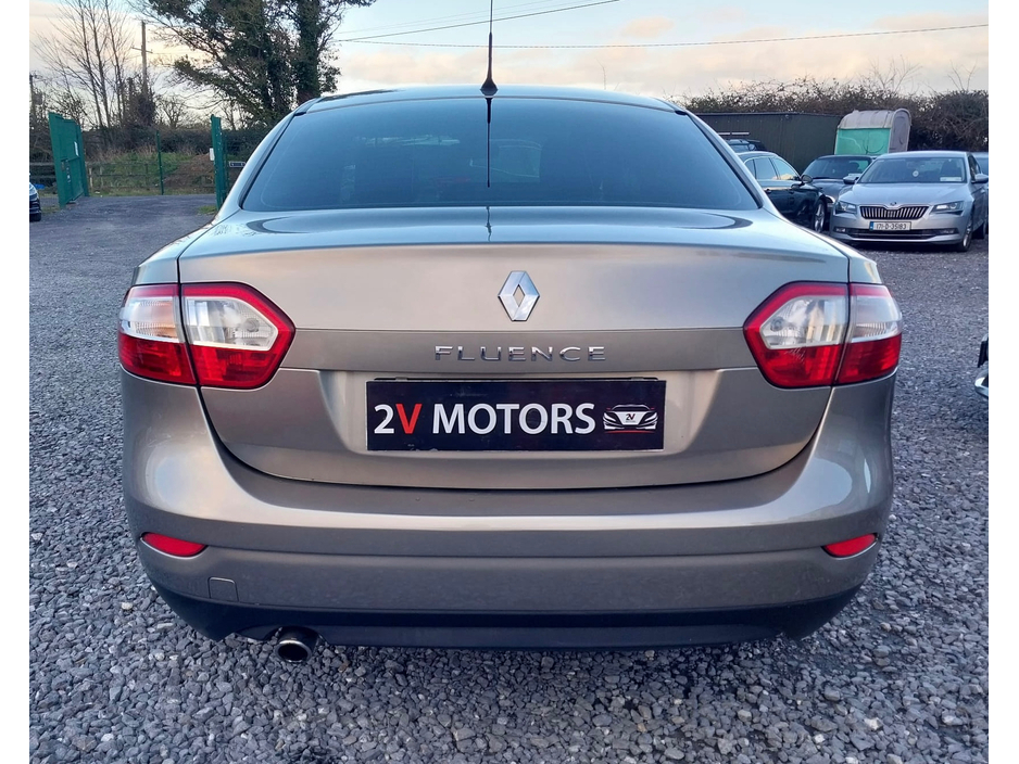 2011 Renault Fluence - image 5