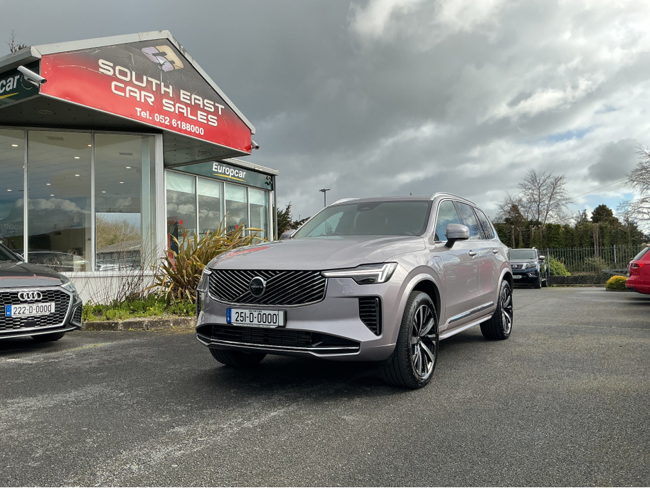 2025 Volvo XC90 - image 2