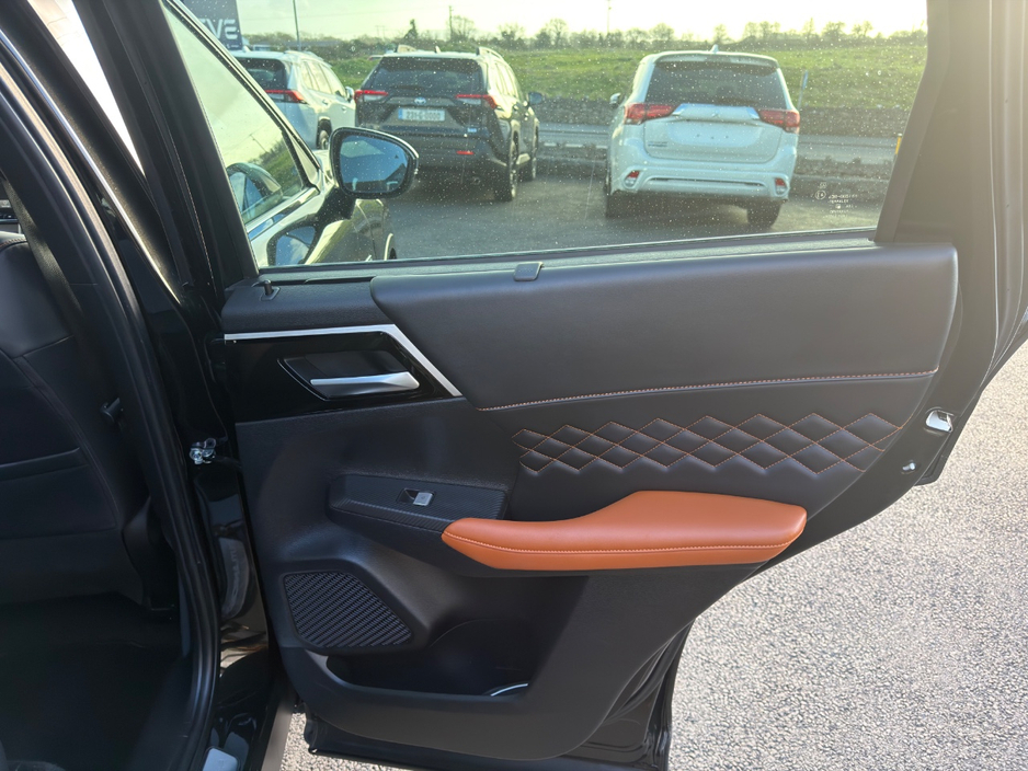 2023 Mitsubishi Outlander - image 13