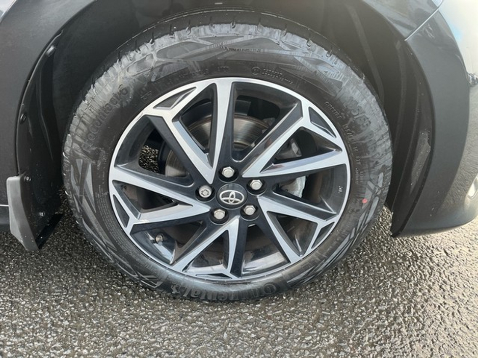 2024 Toyota Yaris YARIS 1.5 LUNA SPORT €25,950