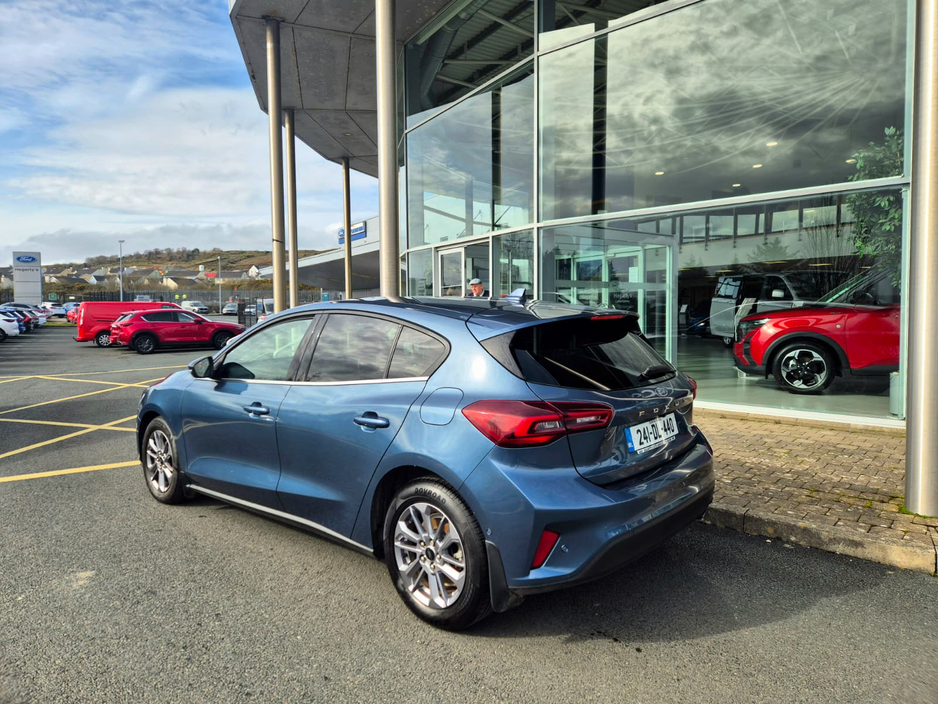 2024 Ford Focus - image 3