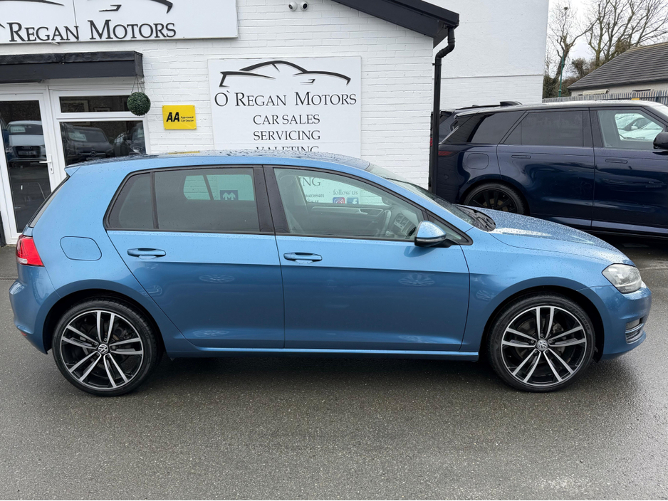 2016 Volkswagen Golf - image 2