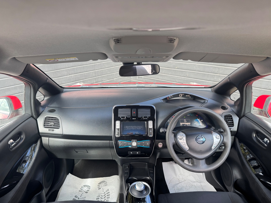 2017 Nissan Leaf - image 11