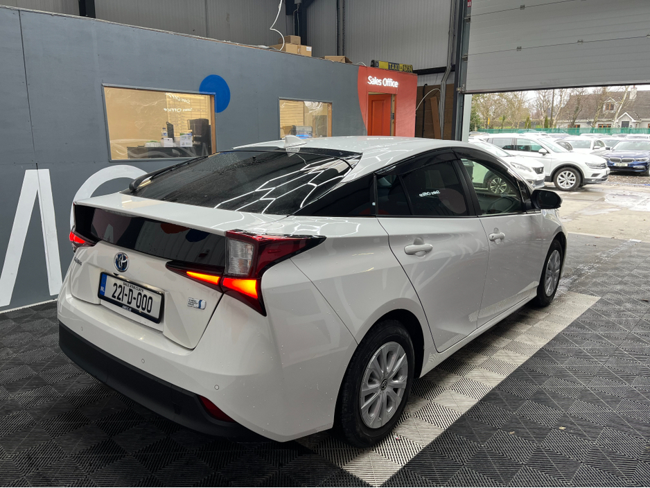 2022 Toyota Prius - image 3