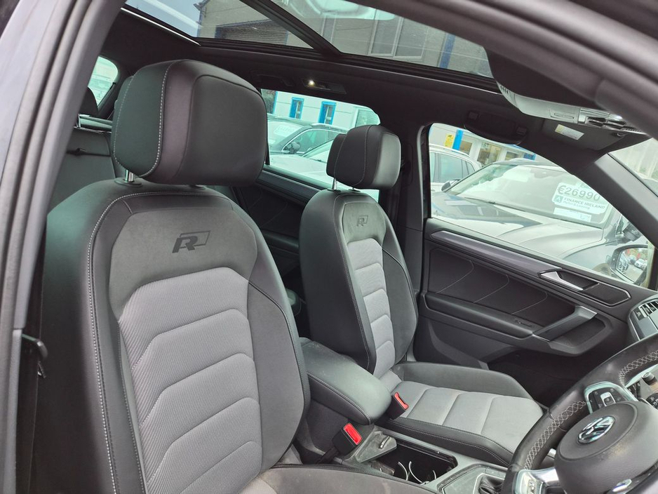 2018 Volkswagen Tiguan - image 2