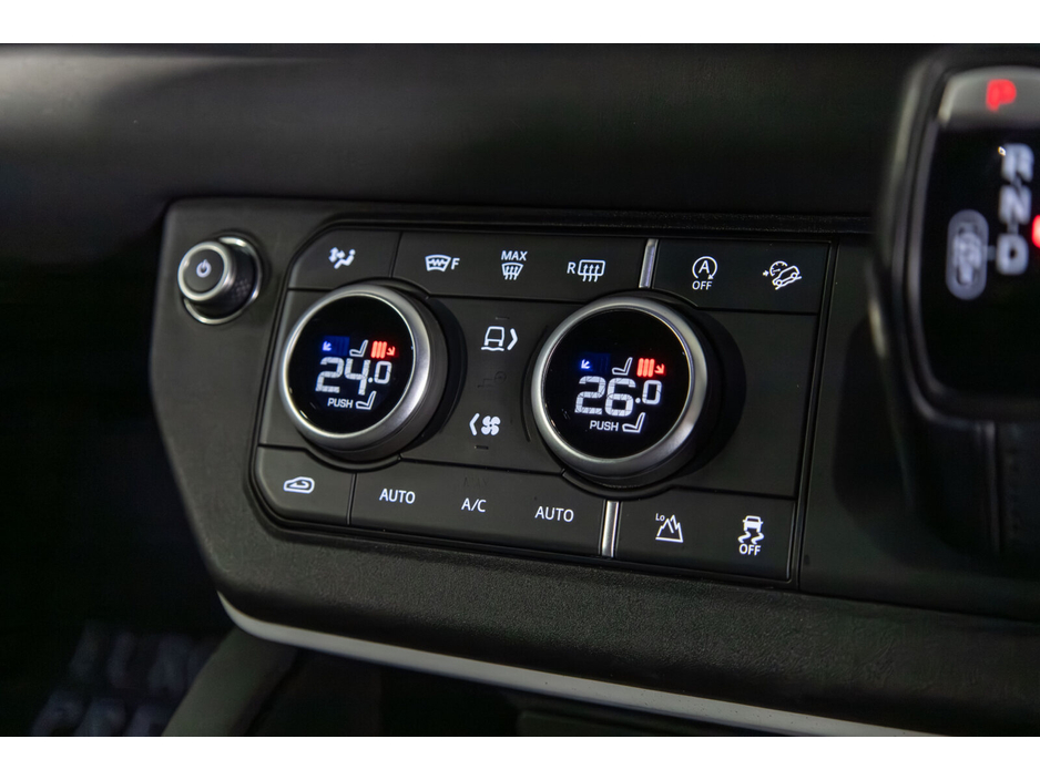 2022 Land Rover Defender  €56,911