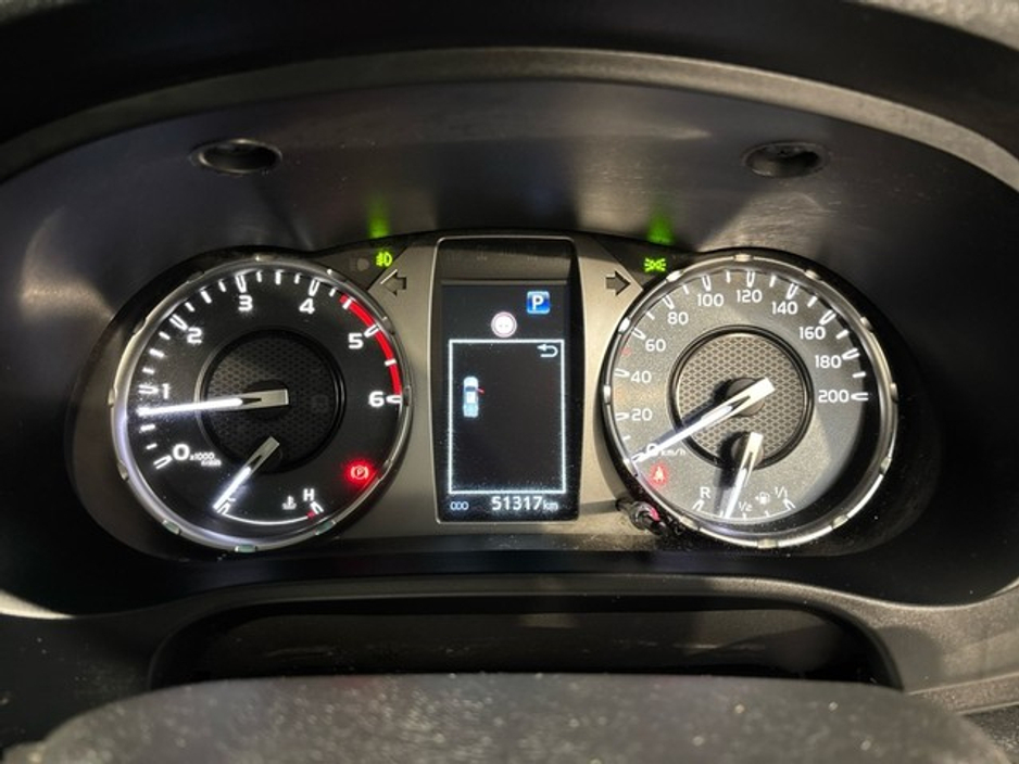 2024 Toyota Hilux - image 11