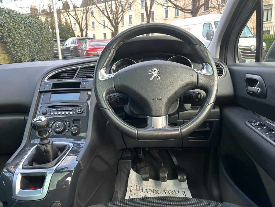 2017 Peugeot 5008 ACTIVE PETROL PANORAMIC GLASS ROOF €11,995