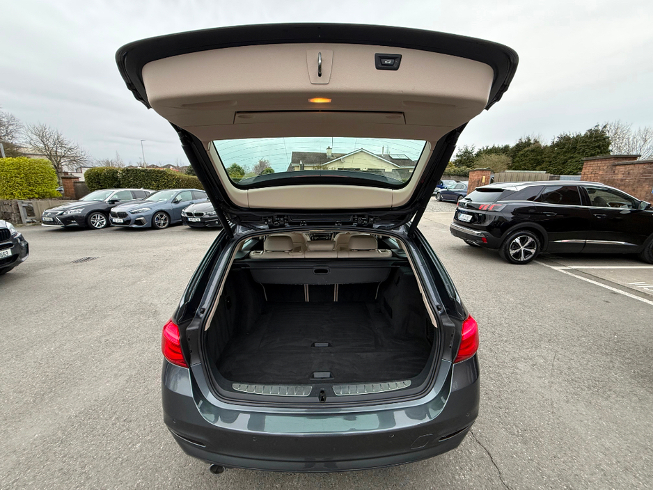 2016 BMW 3 Series - image 14