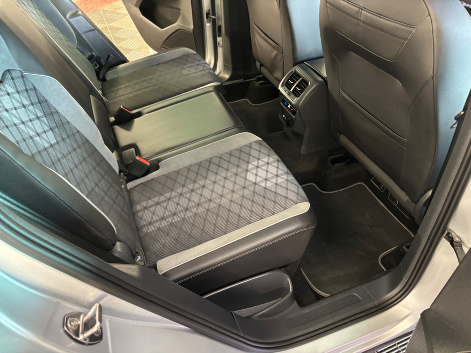 2023 Volkswagen Tiguan - image 12