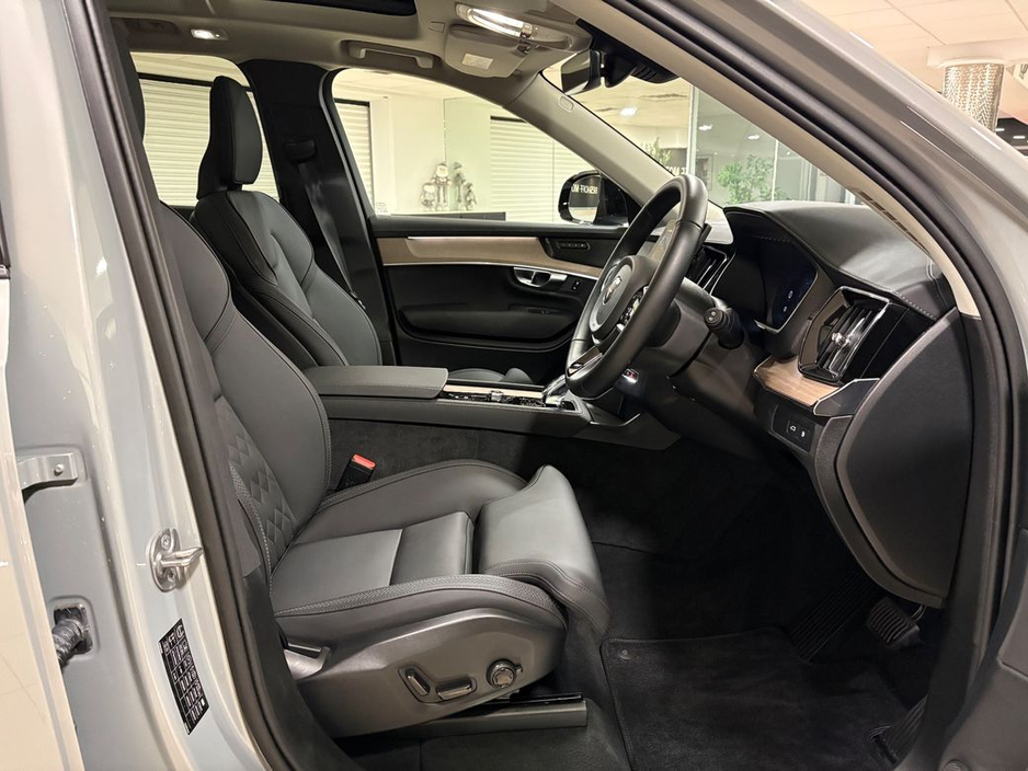 2025 Volvo XC90 T8 PLUS AWD=VAPOUR GREY//PAN ROOF//AS NEW=2 YEAR WARRANTY=TAILORED FINANCE PACKAGES INCL PCP AVAILABLE=TRADE IN'S WELCOME €79,995