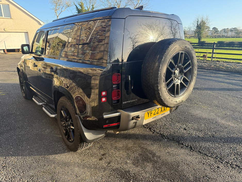 2022 Land Rover Defender - image 12