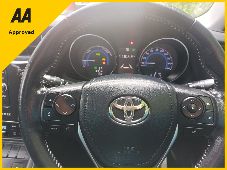 2016 Toyota Auris 1.8 PETROL HYBRID HALF LEATHER INTERIOR IMMACULATE INSIDE WITH ONLY 27,404kms COMPREHENSIVE SERVICE HISTORY (10 STAMPS) REVERSE CAMERA TOUCH SCREEN RADIO APPLE CARPLAY&ANDROIDAUTO FACTORY IMMOBILISER €16,795