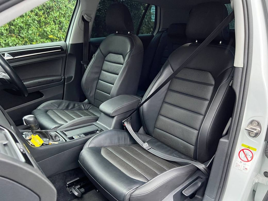 2020 Volkswagen Golf HIGHLINE 2.0 TDI * HUGE SPEC * // LEATHER HEATED SEATS // DYNAUDIO // 360 SURROUND PARKING SENSORS €23,990