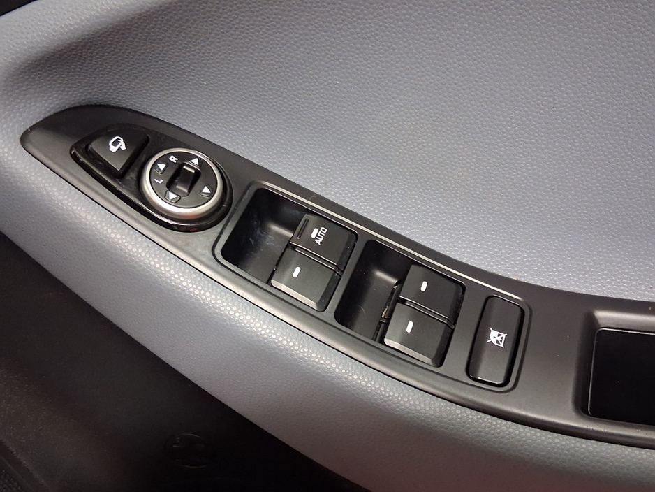 2016 Hyundai i20 - image 17