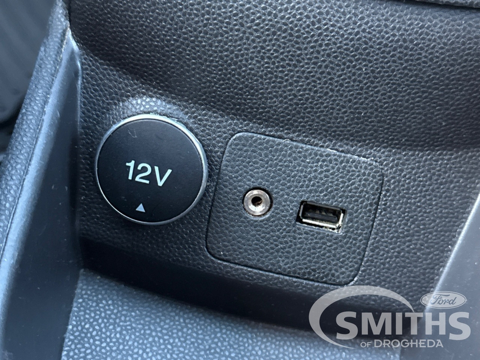 2015 Ford Fiesta - image 20