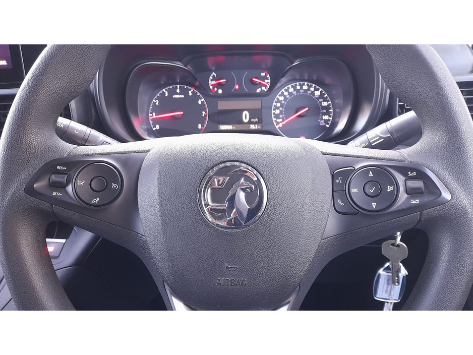 2021 Vauxhall Combo - image 7