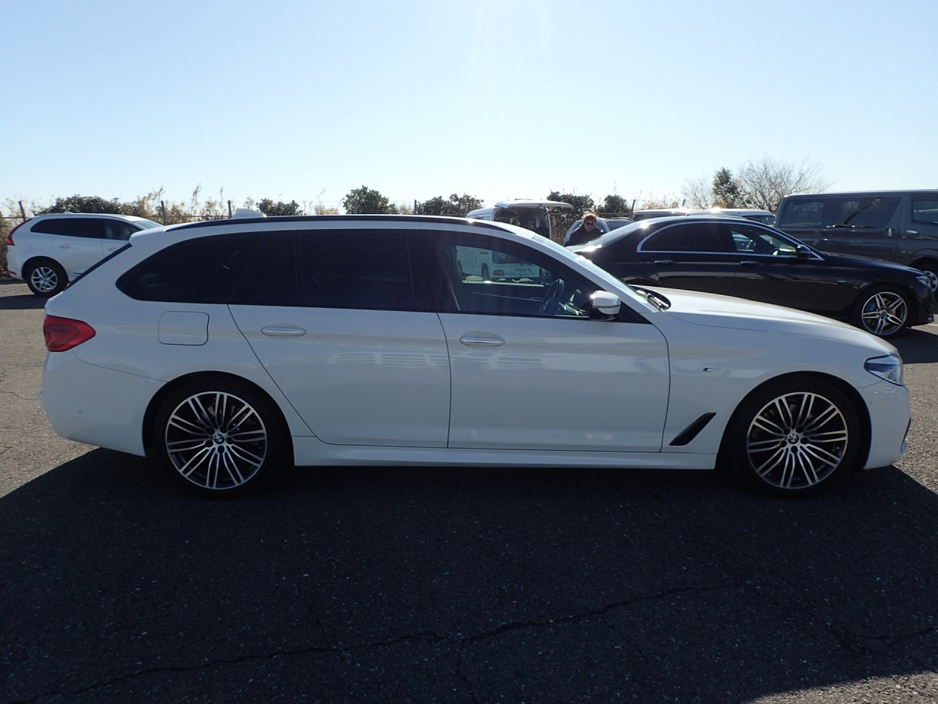 2017 BMW 5 Series - image 3