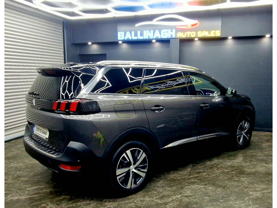 2023 Peugeot 5008 - image 4