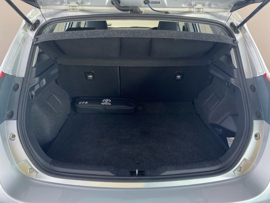 2016 Toyota Auris - image 10