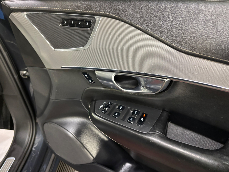 2017 Volvo XC90 - image 10