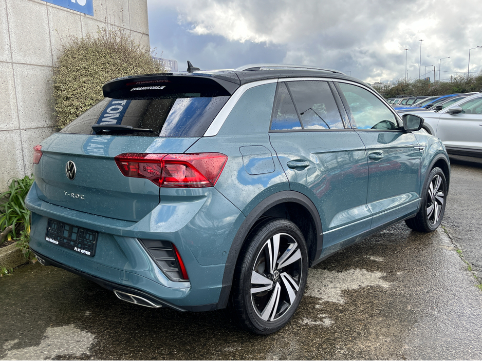 2023 Volkswagen T-Roc - image 4