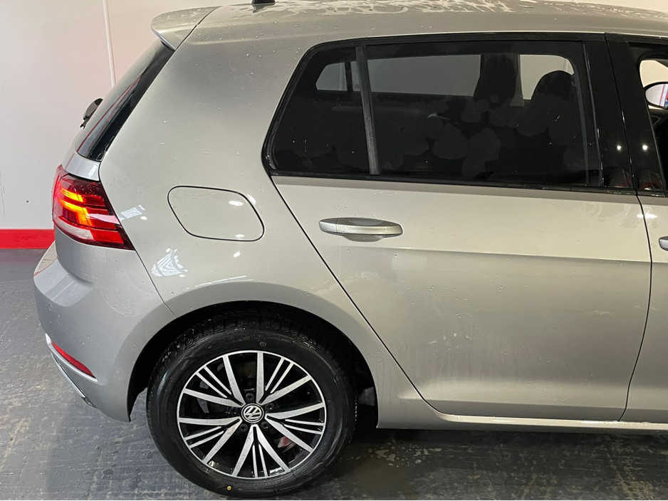 2018 Volkswagen Golf - image 12