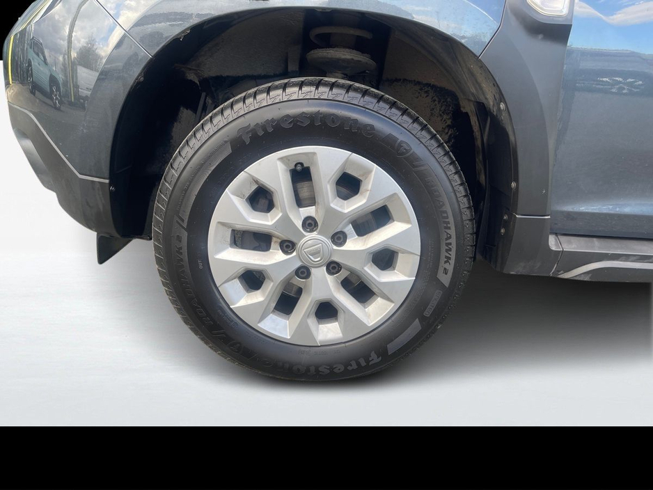2022 Dacia Duster - image 9