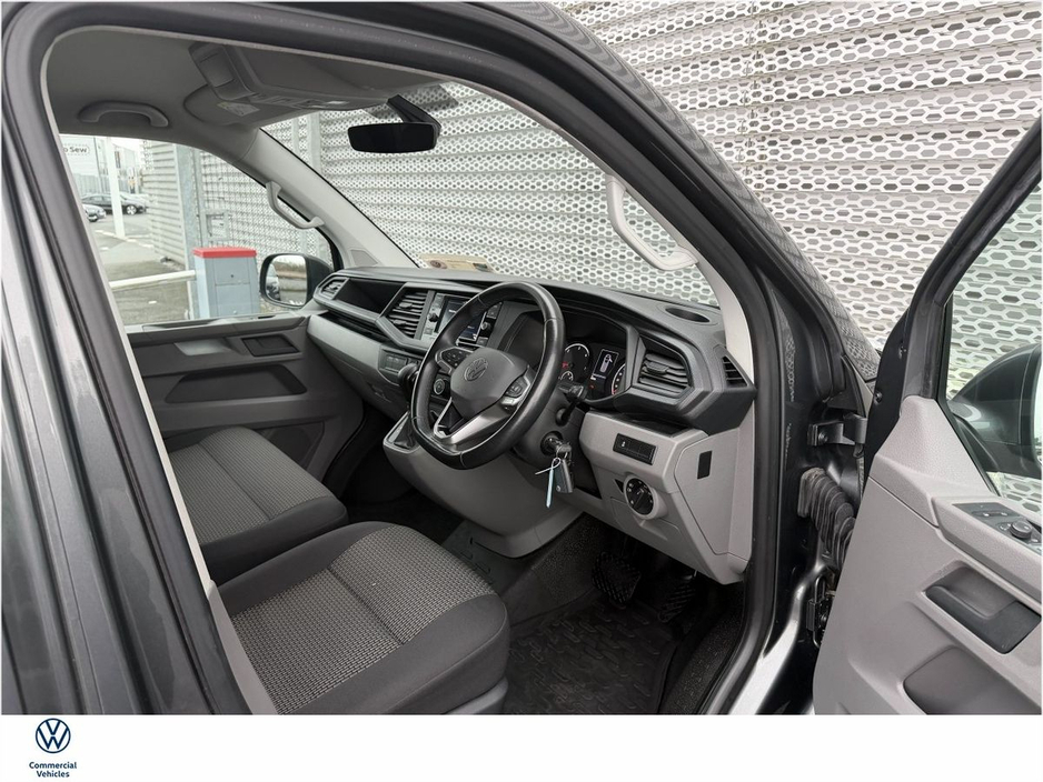 2021 Volkswagen Transporter - image 2