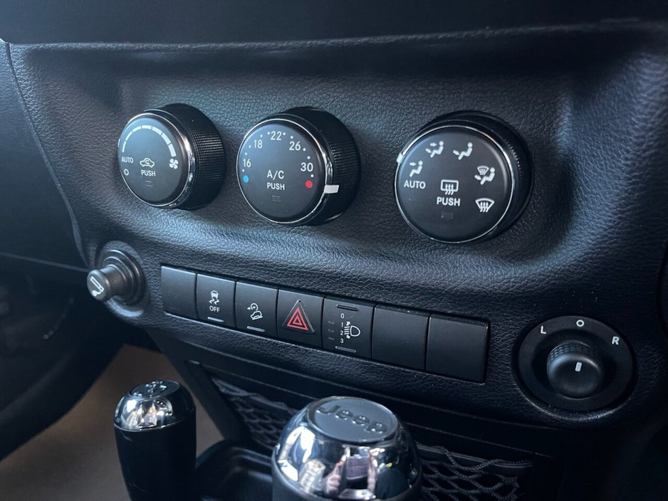 2015 Jeep Wrangler - image 24