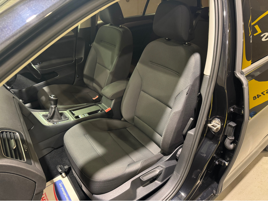 2015 Volkswagen Golf - image 9