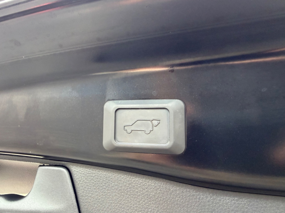 2023 Toyota Rav4 - image 32