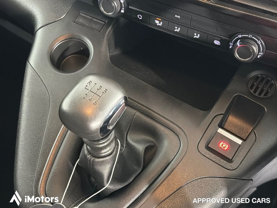 2022 Vauxhall Combo - image 18