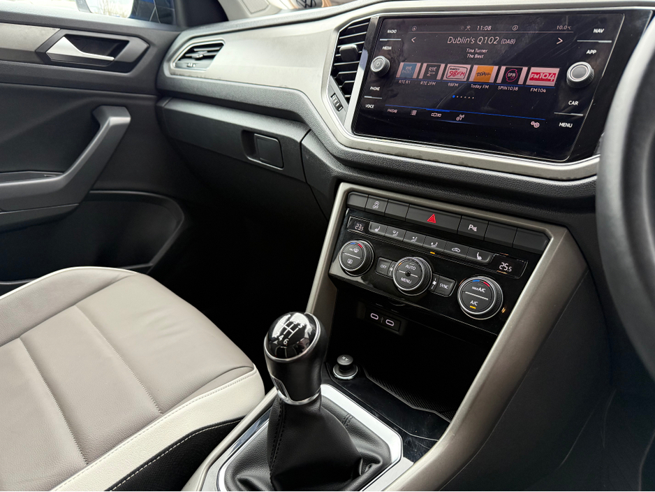 2022 Volkswagen T-Roc DESIGN 1.0 TSI 110HP 5DR €23,950