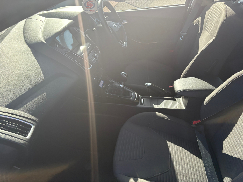 2018 Ford Focus - image 6