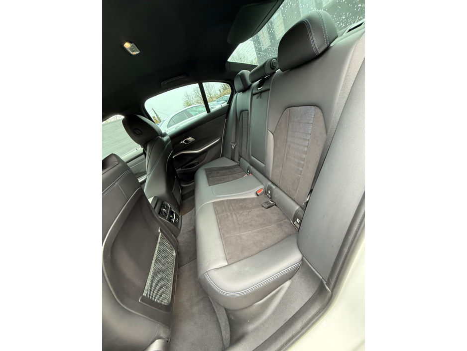2020 BMW 3 Series - image 21