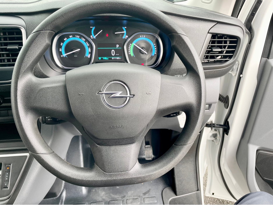 2022 Opel Vivaro - image 12