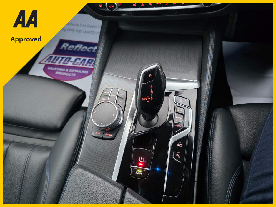 2022 BMW 5 Series - image 30