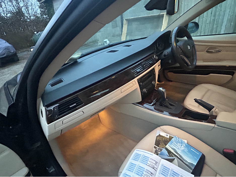 2008 BMW 3 Series - image 12