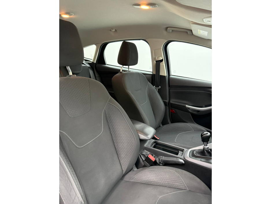 2017 Ford Focus - image 7