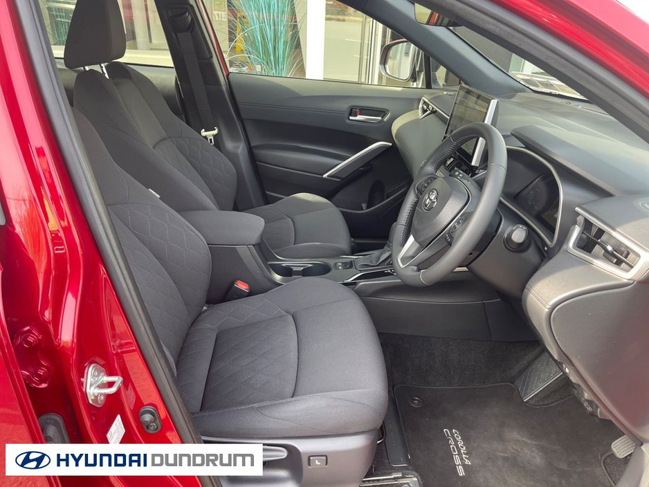 2023 Toyota Corolla - image 13