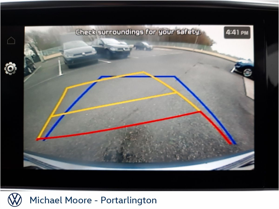 2015 Toyota Yaris - image 18