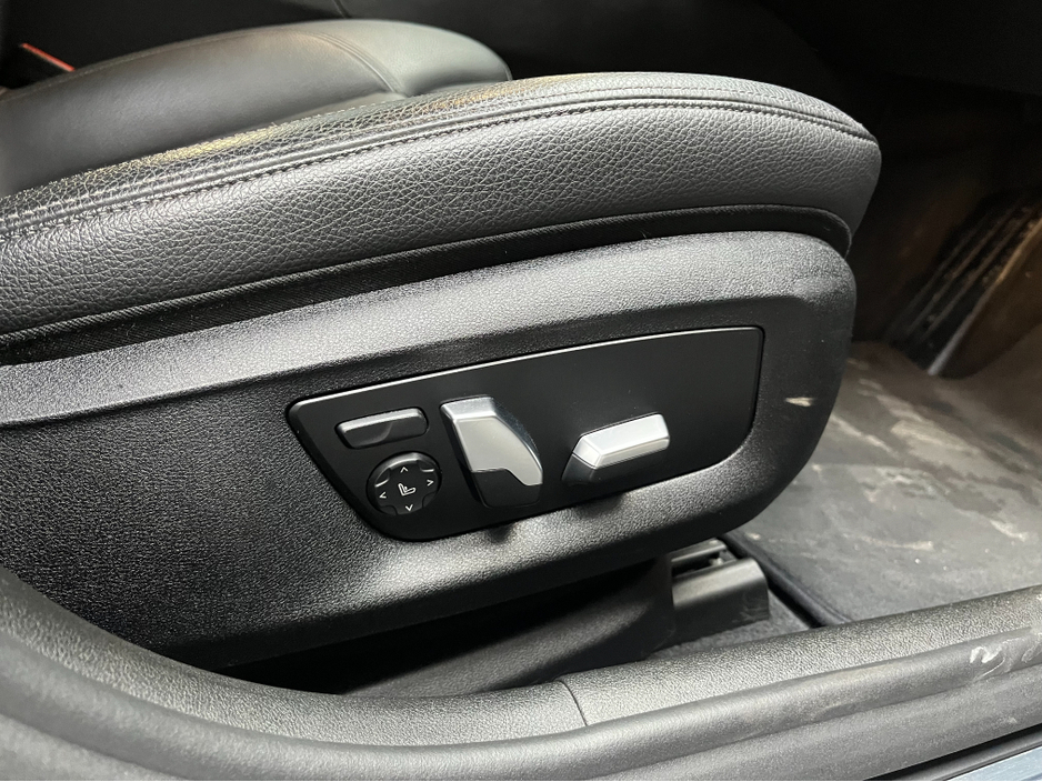 2019 BMW 5 Series - image 14